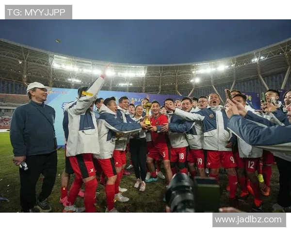 最近哪位足球明星因个人问题引发媒体热议和球迷关注 最近哪位足球明星因个人问题引发媒体热议和球迷关注