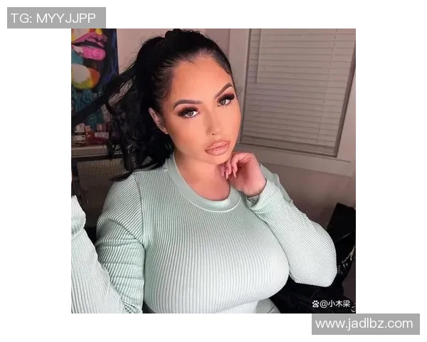 日本网红足球明星女神的崛起与她们在球场外的魅力探索