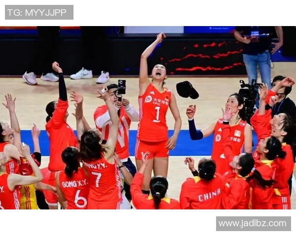 踢球厉害的足球明星与女排运动员的精彩对决与成长故事